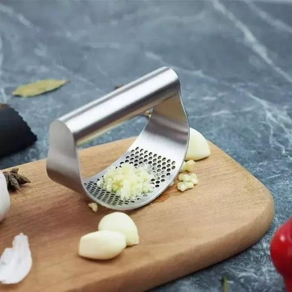 Stainless Steel Garlic Press Rocker with Peeler & Scraper - Innovative Crusher - Image 2